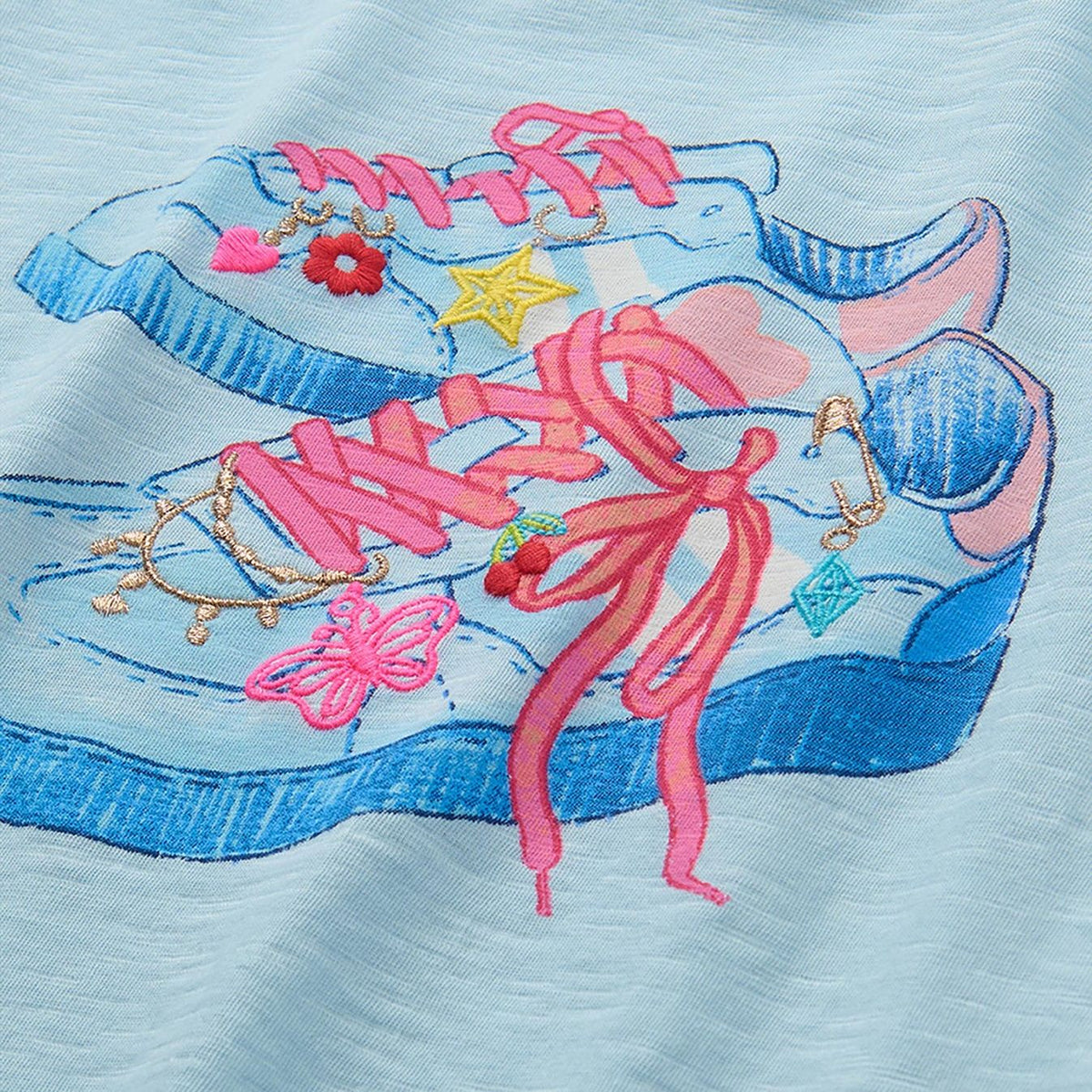 SNEAKERS CREW NECK TEE