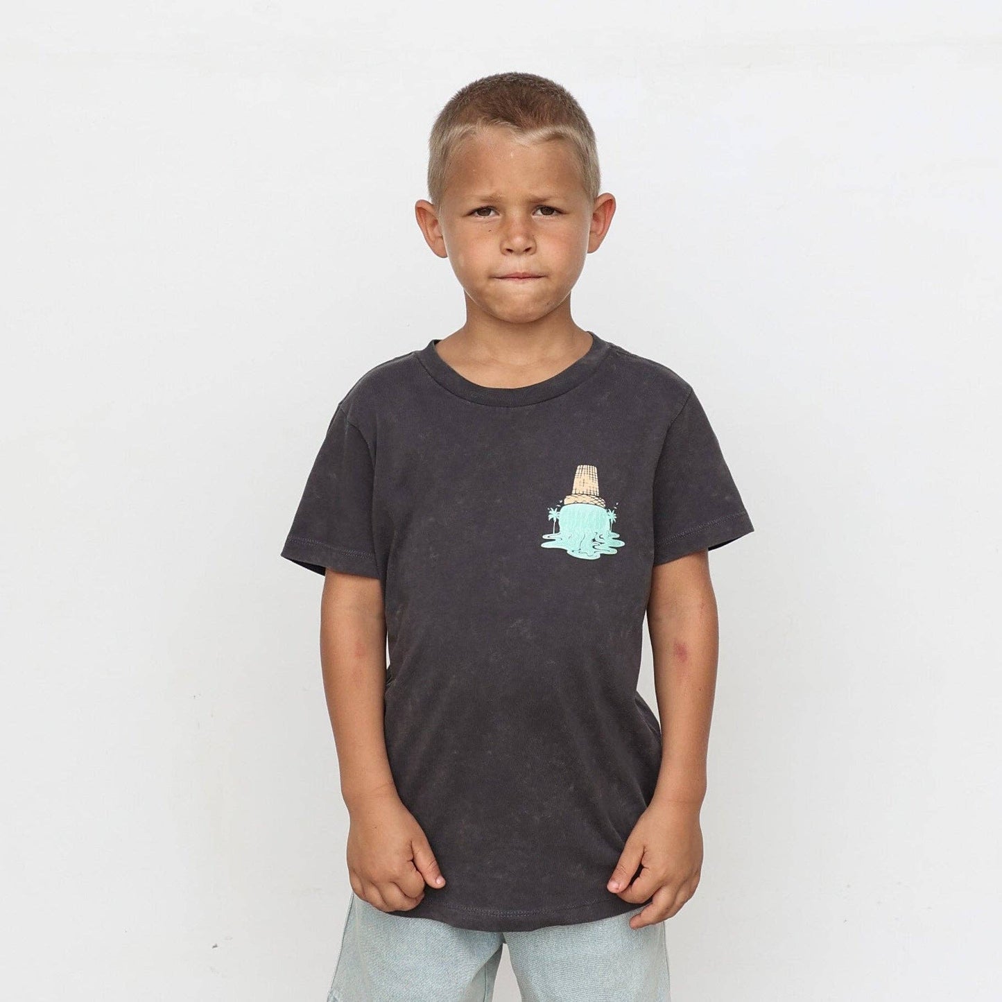CHILLIN' T-SHIRT