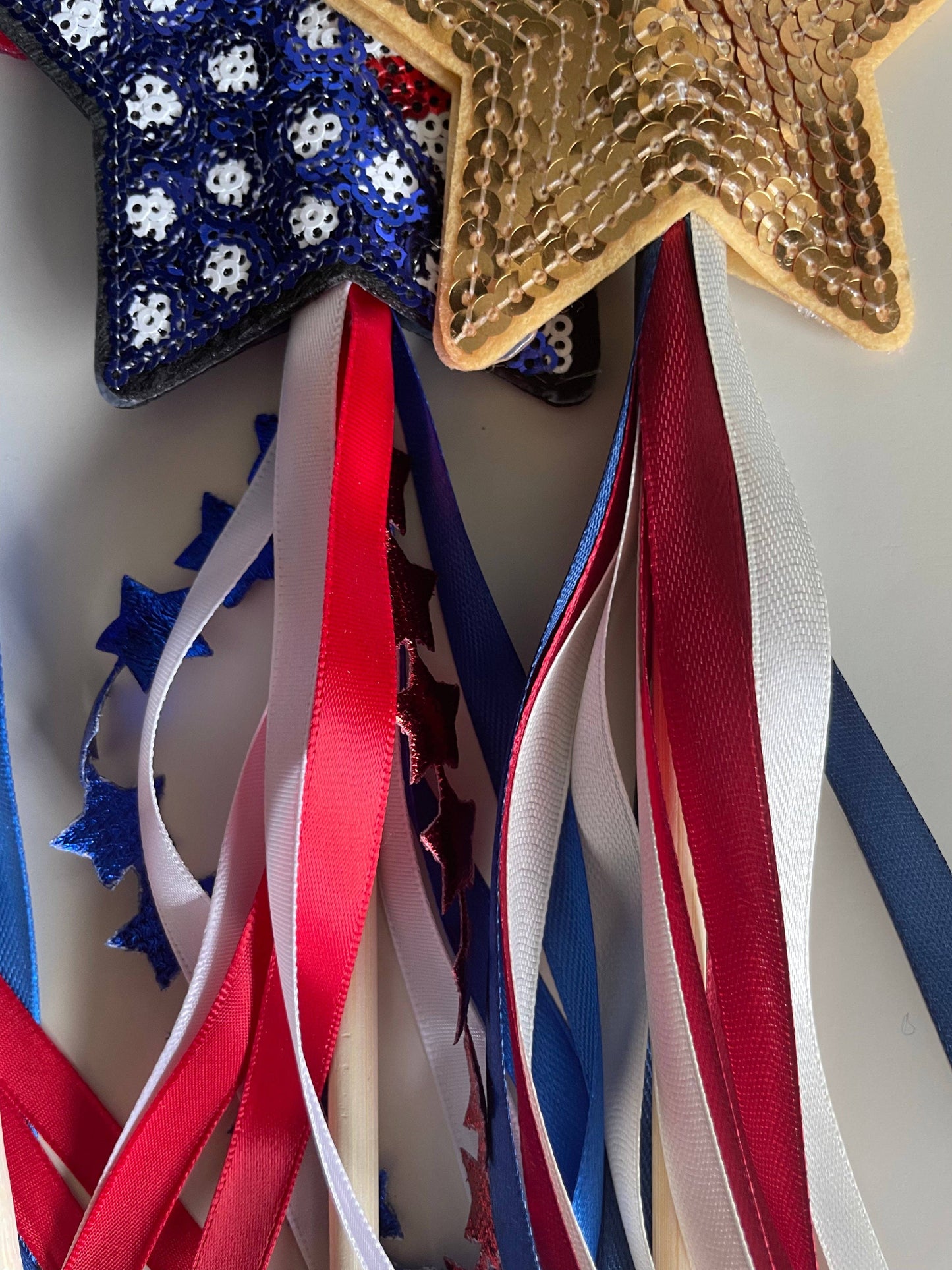 PATRIOTIC RIBBON WAND || RED